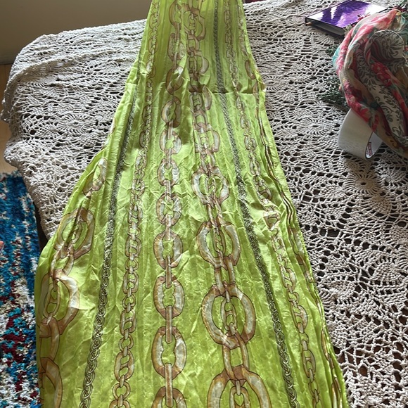 Pleated polyester Romano scarf - Picture 5 of 6